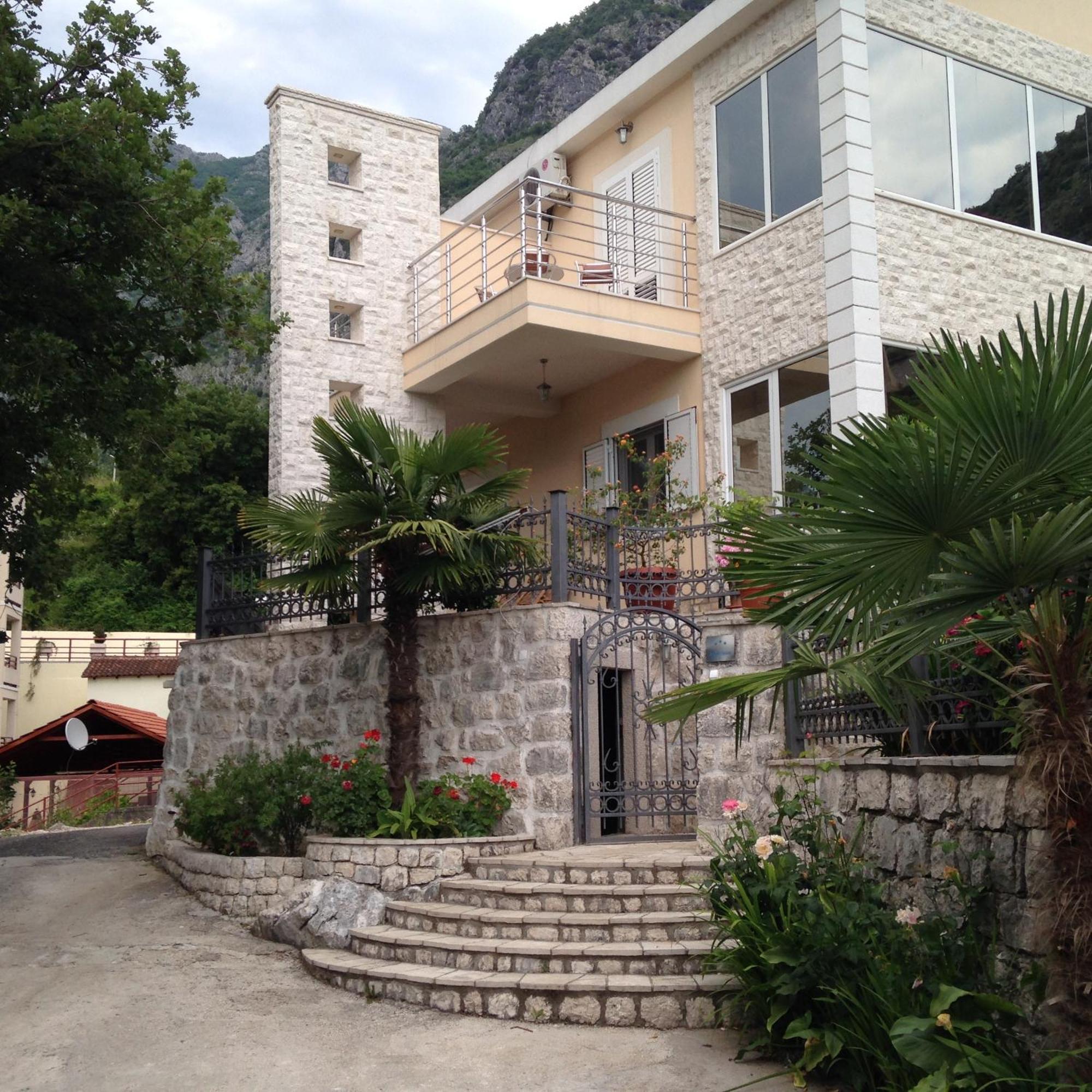 Apartments Risan Esterno foto