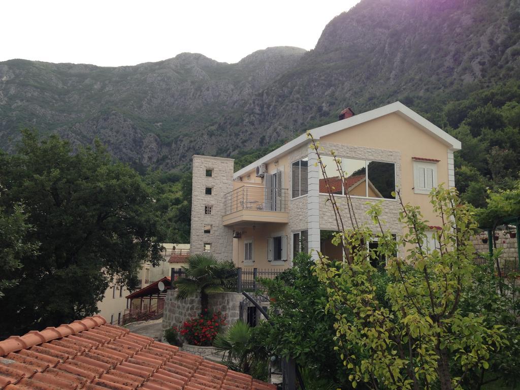 Apartments Risan Esterno foto